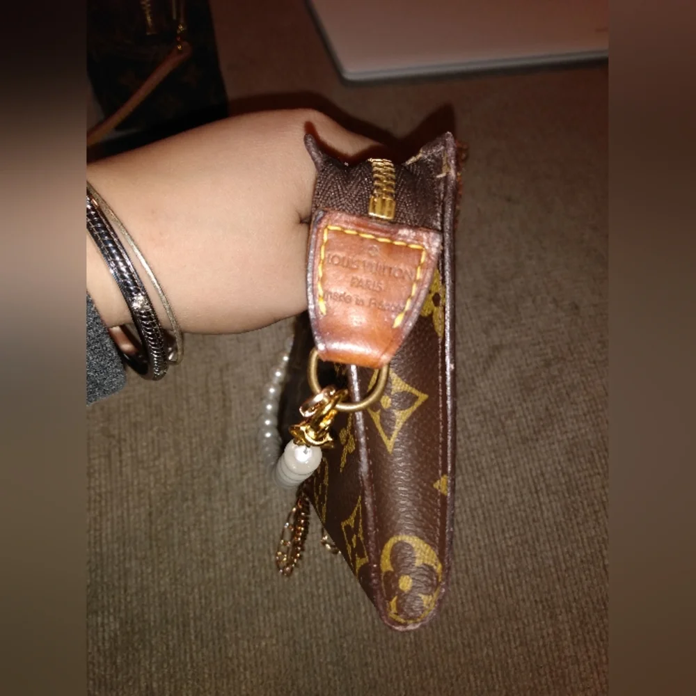 Louis Vuitton pouch 👝 - Picture 3 of 8
